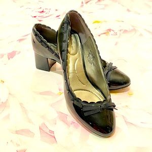 Bandolino Bow Front Shoes
